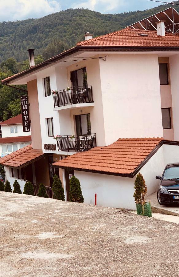 Hotel Deyanira Gorno Dryanovo Buitenkant foto